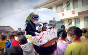一面锦旗一封信 是温暖在延续