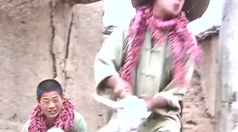 小兵张嘎：嘎子机智过人，拿鞭炮模仿枪声，鬼子听了满脸问号