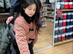 身高160体重90斤，跟大部分女生一样梨形身材，但我会穿，会打扮，有自信，喜欢尝试不同风格，是一个自信满满的中年少女！