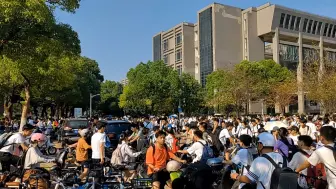 属于中南大学独特的课间   好多人～