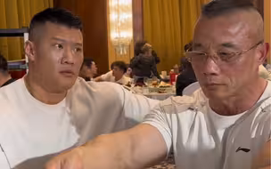 起猛了！李澜饭桌真实水老师，这眼神要吃人了！