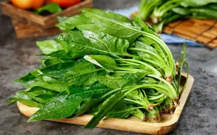 孩子不爱吃菠菜，换个新吃法，不炒也不炖，健康营养有嚼劲！