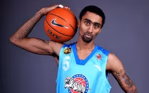 在NBA场均4分的他，成为CBA最顶级外援，单场狂轰75分