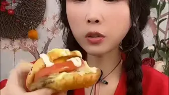 清山美食  塔斯汀汉堡＋酸辣粉＋红烧肉糯米饭  家附近的塔斯汀倒闭了，好馋但是吃不到…