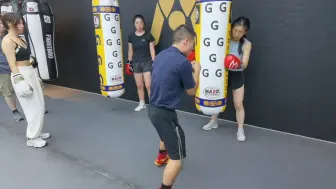 防守反击沙袋怎么打?