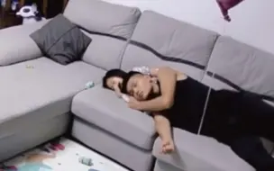 父母都不在家时，看看摄像头下的宇哥是怎样照顾妹妹的，暖到心底了