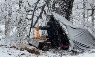陷入暴风雪 - 冬季露营时没有帐篷如何生存