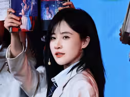 【曾艾佳】感觉是新的颜值巅峰期，这也太好看了吧