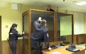 俄嫌犯在警察眼皮底下越狱，钻出隔离室顶开天花板