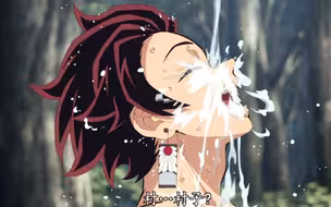 悲鸣屿行冥喂水全泼在脸上，是因为他看不见炭治郎的嘴。能感觉到炭治郎头的存在...